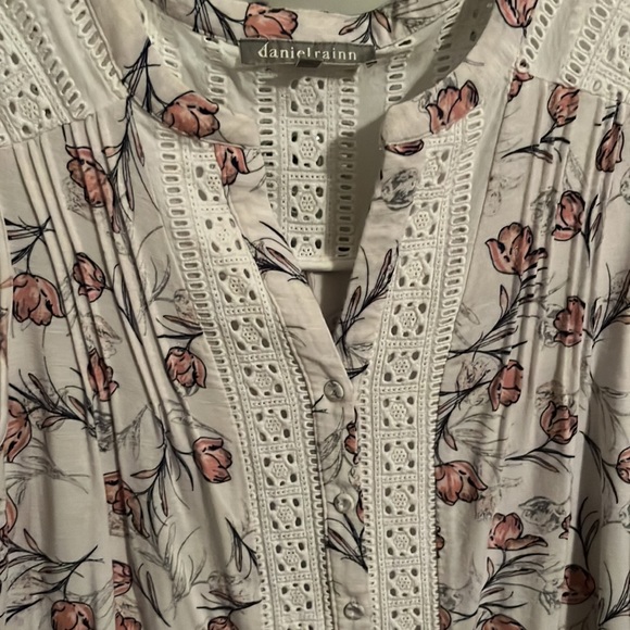 NWOT small sleeveless button top - Picture 2 of 7